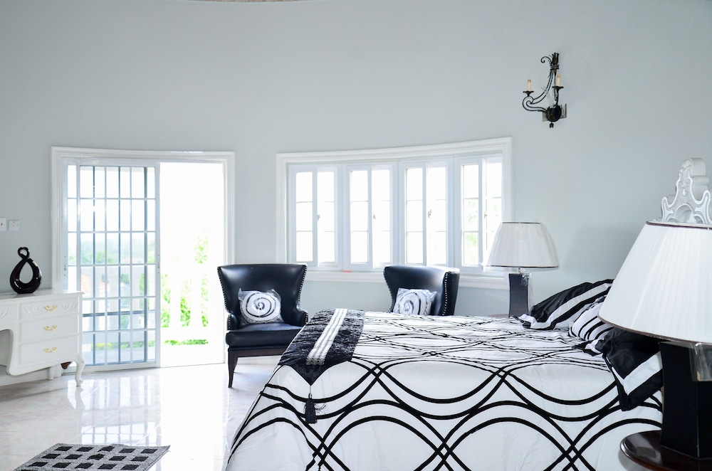 Black and White Room with Jetted Tub photo 3
