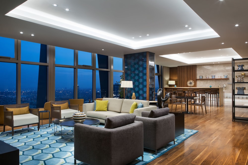 Executive Room, 1 King Bed thumbnail 6