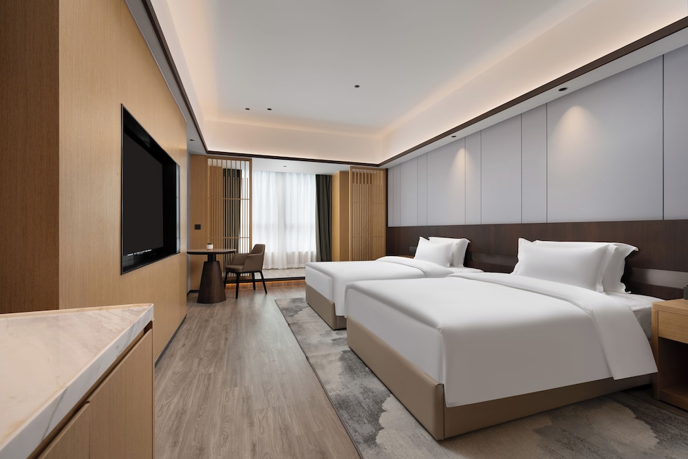 Comfort Twin Room, City View photo 3