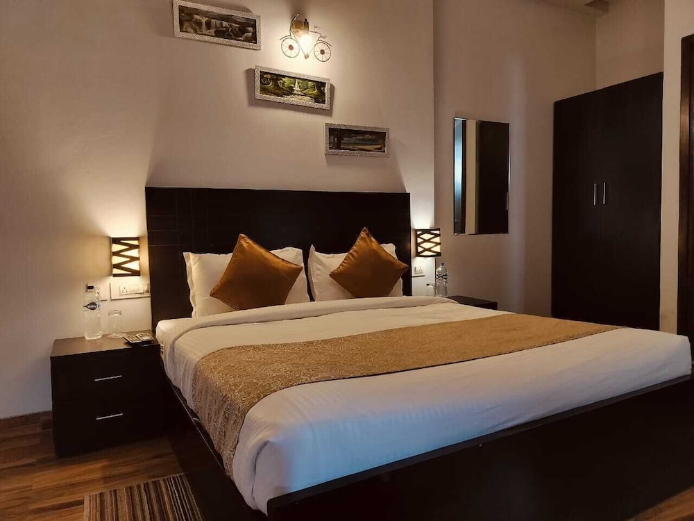Deluxe Double Room, City View