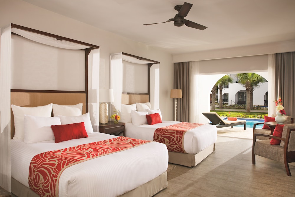 Preferred Club Deluxe Swim Up Double Bed