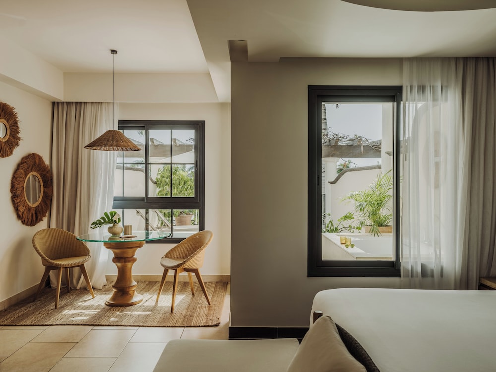 Red Level Junior Suite Large Terrace with Whirlpool - Photo 1