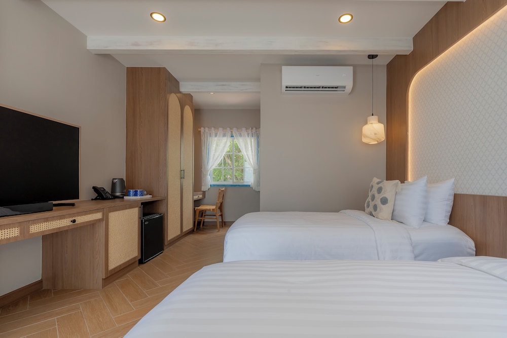 Cafe Suites 4, Superior Twin Sea View - Photo 9