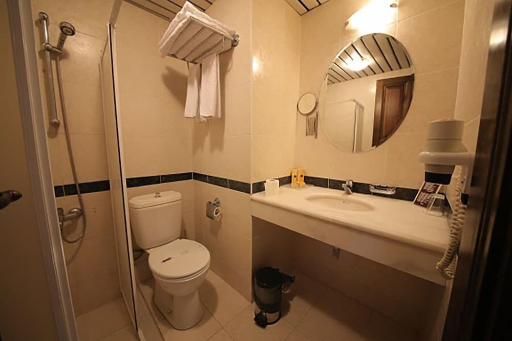Basic Double Room Single Use photo 2