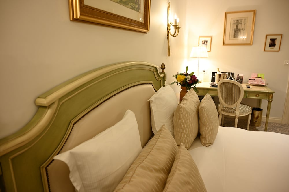 Deluxe Double Room, Private Bathroom - Photo 6