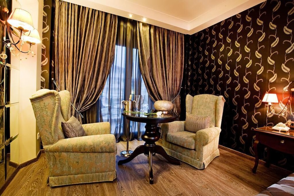 Junior Suite, Pool View photo 3