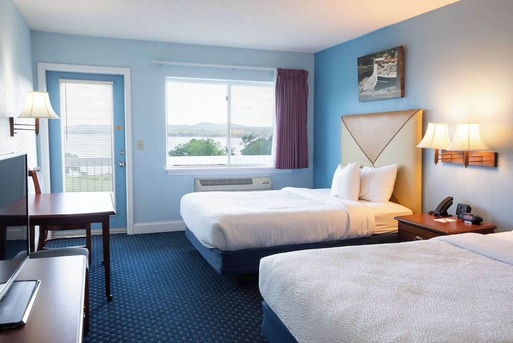 Standard Room, 2 Queen Beds, Balcony, Bay View - Photo 2