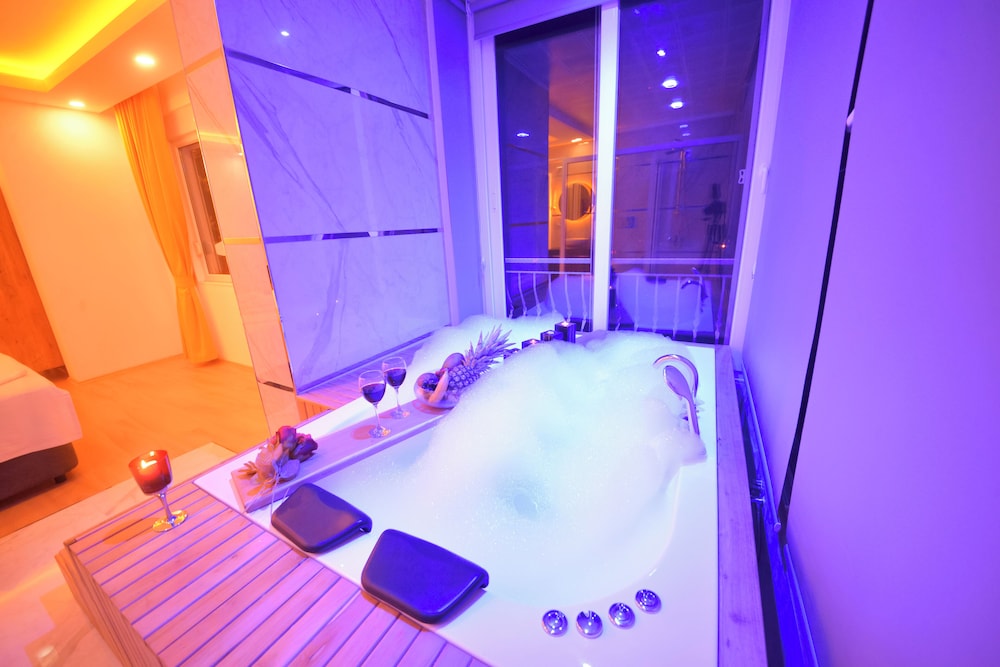 Family Villa, 3 Bedrooms, Sea View, Slope side photo 2