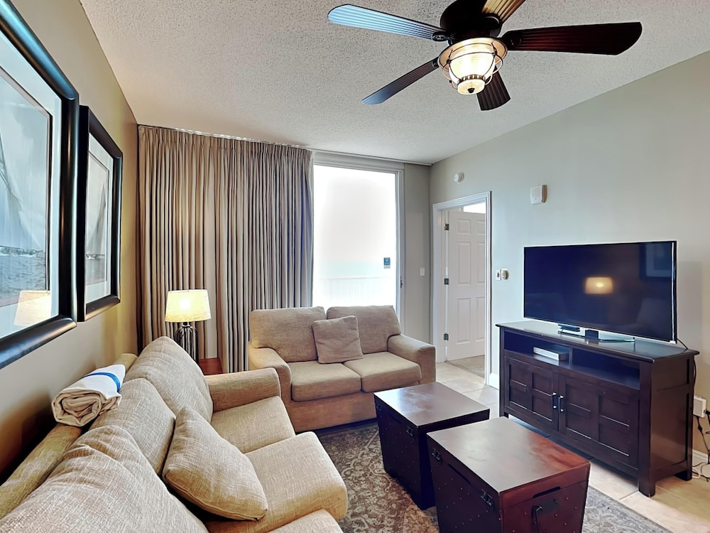 Condo, 3 Bedrooms, Balcony, Ocean View (T2 2005 - No Pets)