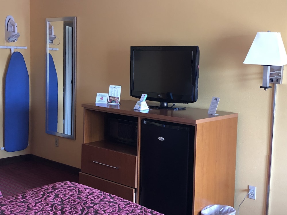 Standard Room, 2 Queen Beds, Non Smoking - Photo 2