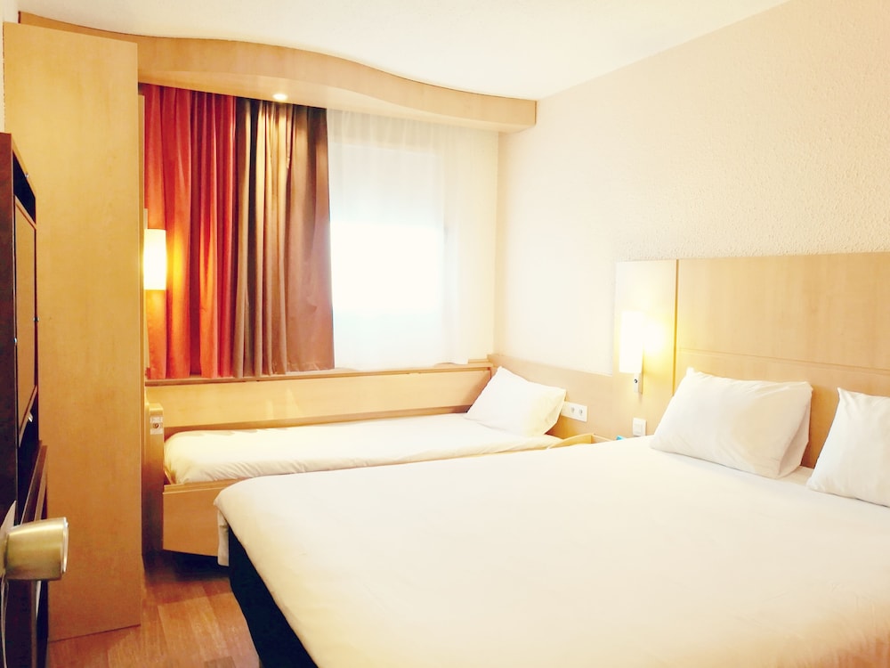 Standard Double Room, Multiple Beds - Photo 3