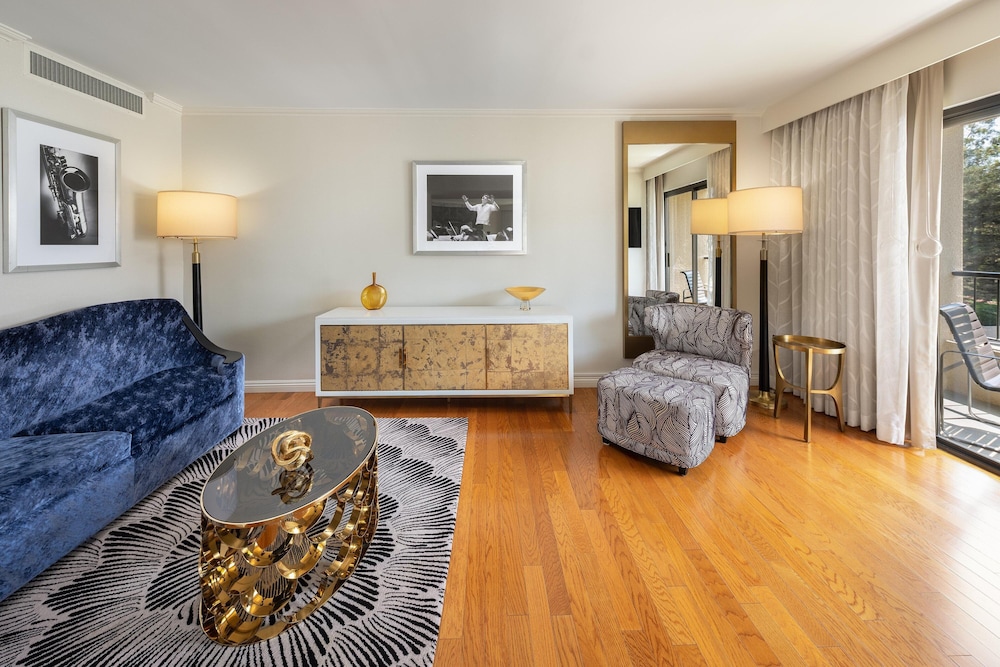 Executive Suite, 1 Bedroom (Mobility/Hearing Access, Roll-in Shwr) photo 3