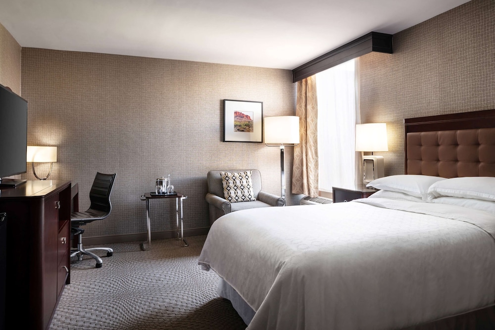 Deluxe Room, 1 King Bed, Non Smoking, Balcony - Photo 1