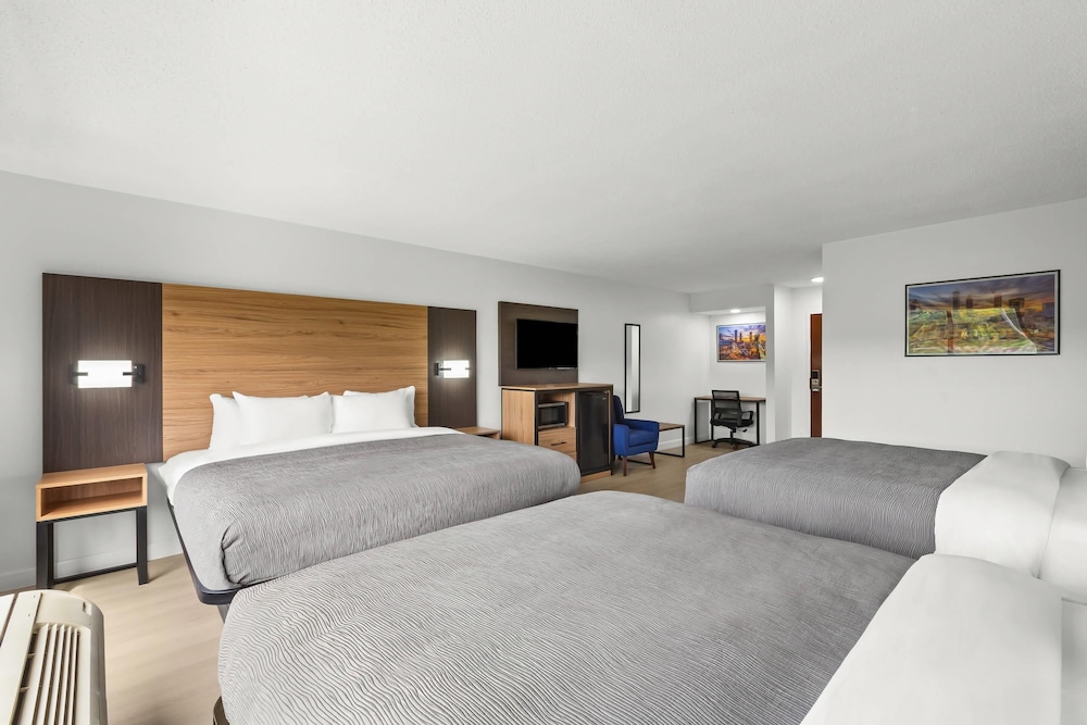 Standard Room, Multiple Beds, Non Smoking - Photo 5