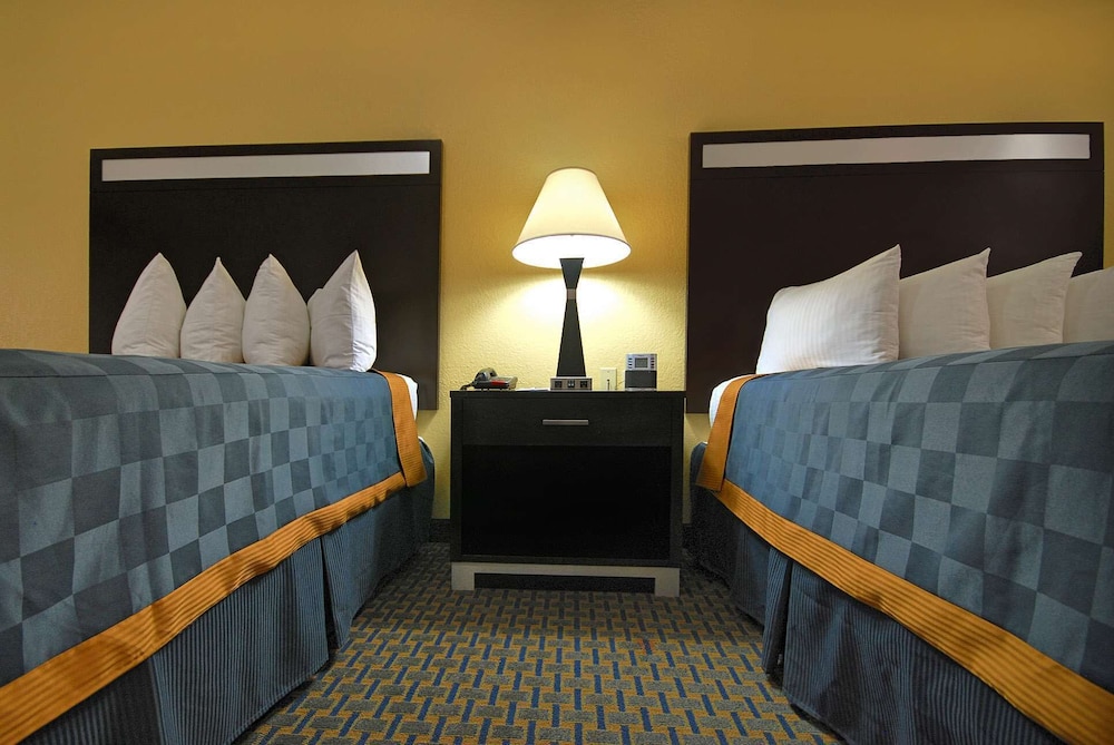 Room, 2 Queen Beds, Non Smoking photo 2