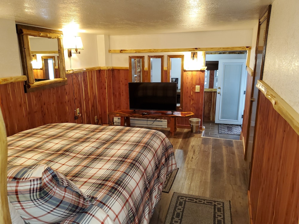 Comfort Room, 1 Queen Bed, Non Smoking photo 2