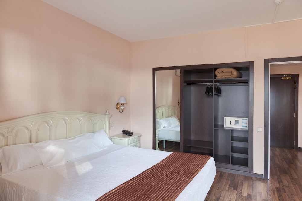 Standard Quadruple Room, Balcony