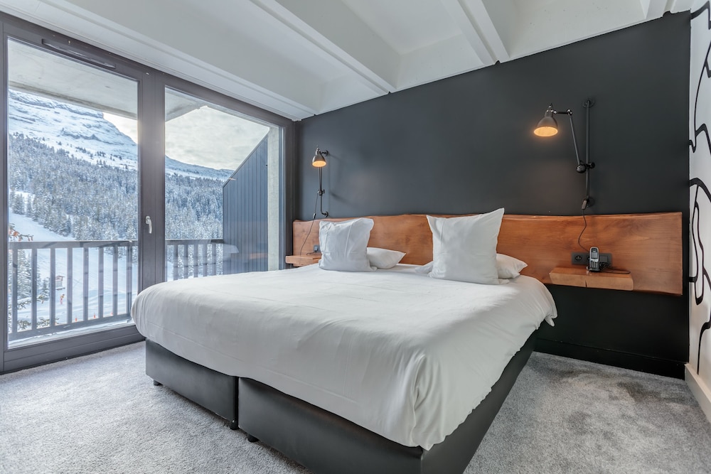 Club Room, Balcony photo 3