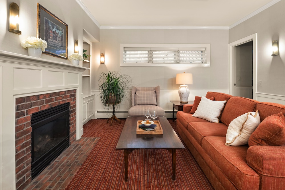 Classic Apartment photo 2