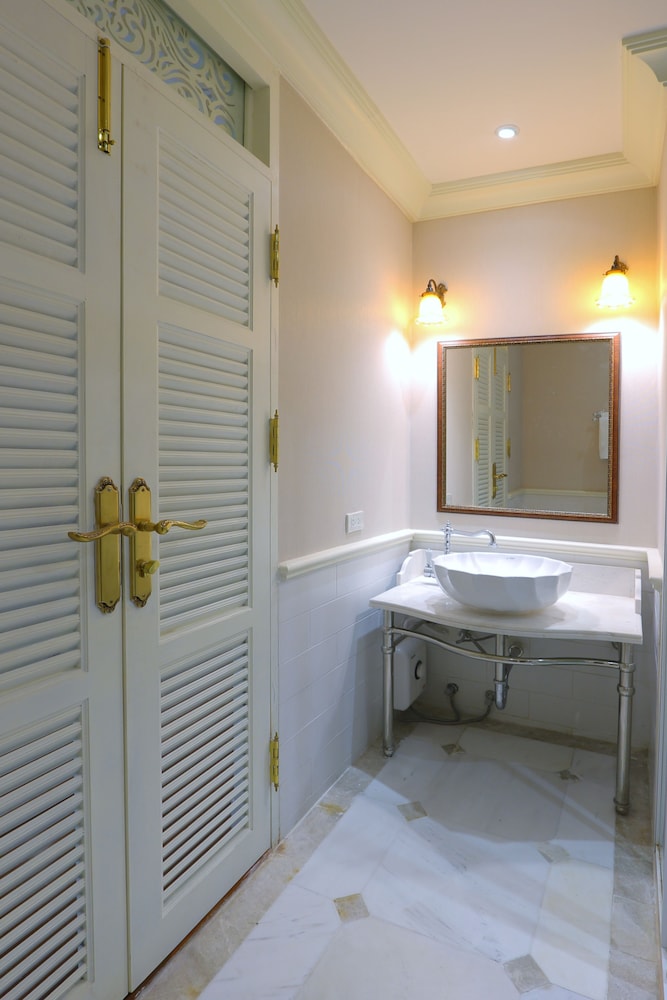 Jacuzzi Suite River View thumbnail 6