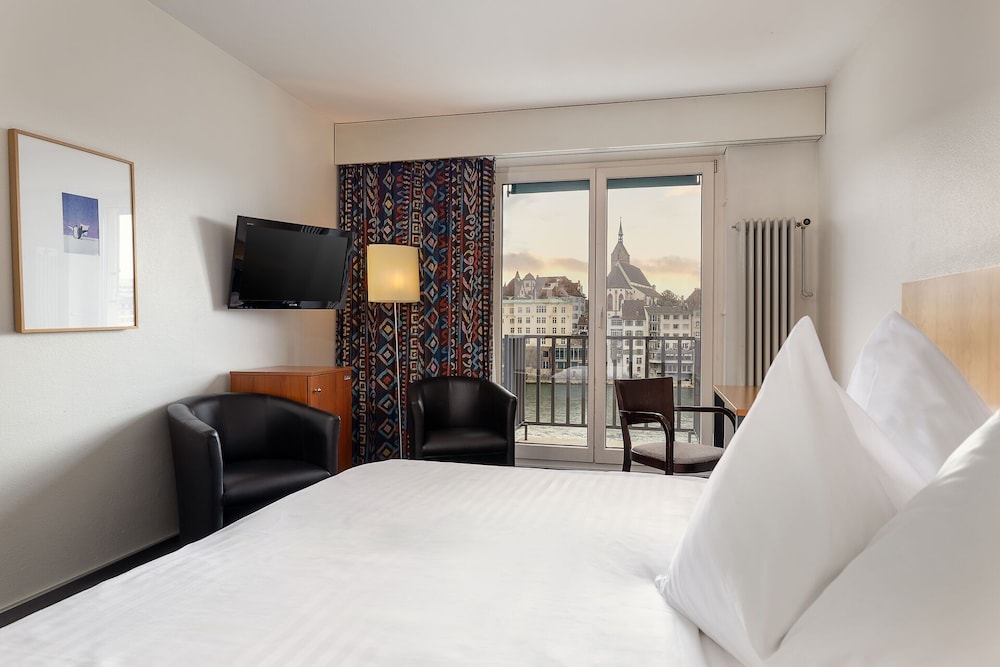 Superior Double Room, River View photo 2