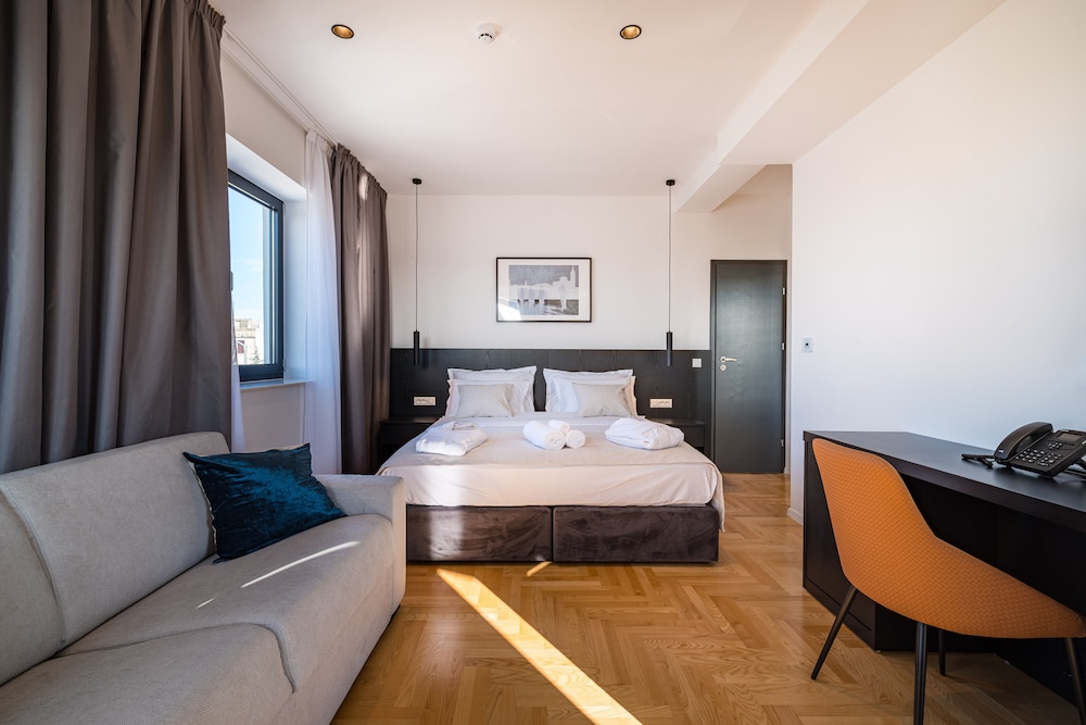 Deluxe Room - Photo 2