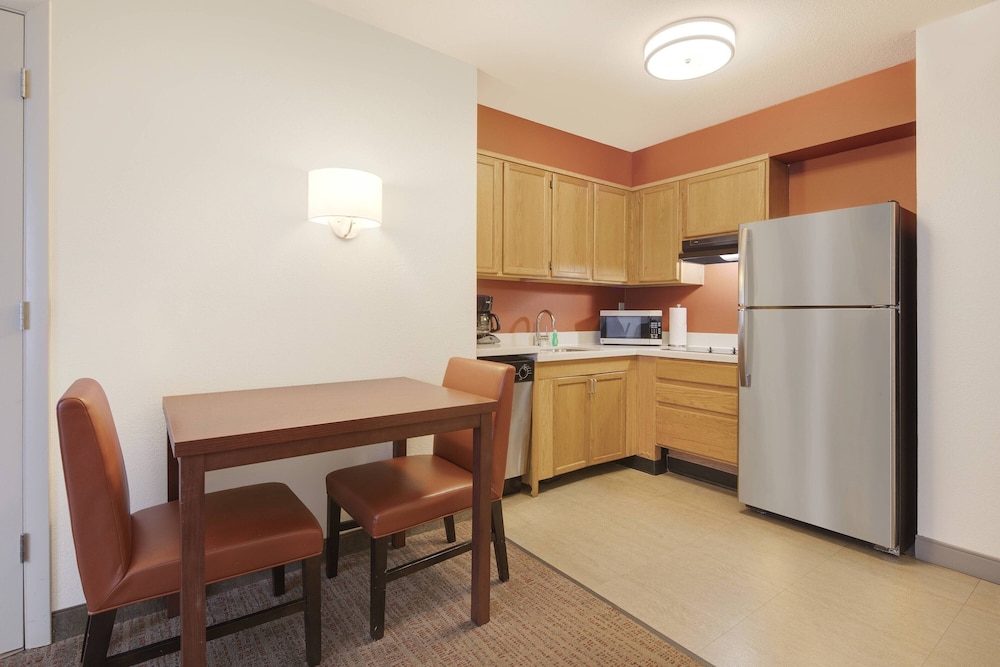 Suite, 1 Bedroom - Photo 2