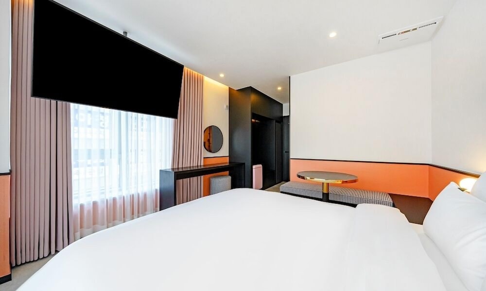 Suite - Photo 9