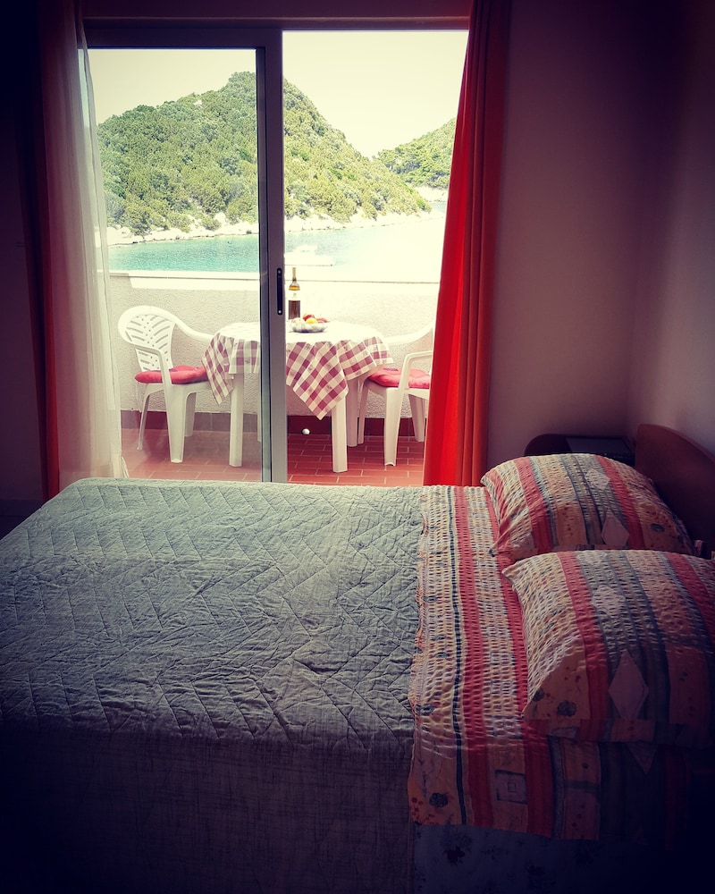 Studio Suite, 1 Queen Bed, Sea View photo 2