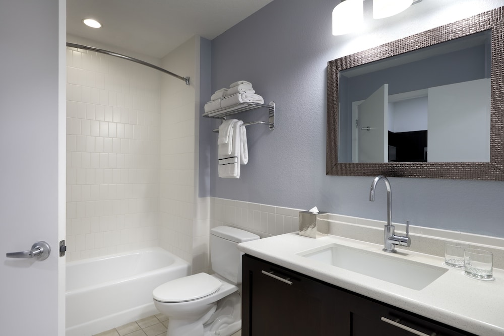 One Bedroom Suite - 1 King Bed - Photo 7