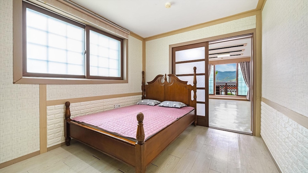 Basic Room, 1 Bedroom (102(Oceanview)) - Photo 8