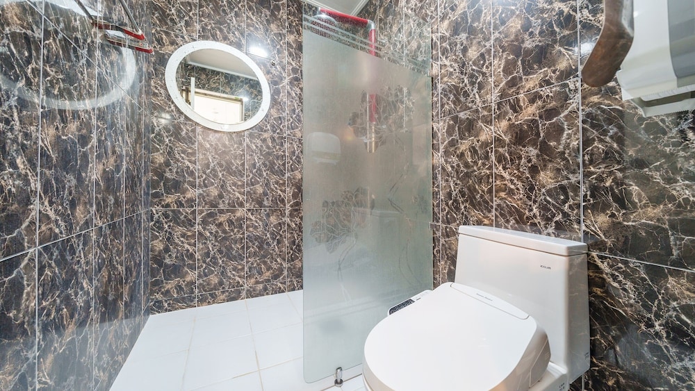 Basic Room, 1 Bedroom (302 Whimail) - Photo 4