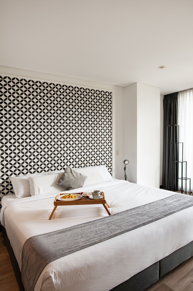 Deluxe Loft, 1 King Bed with Sofa bed, Balcony, Courtyard View photo 1