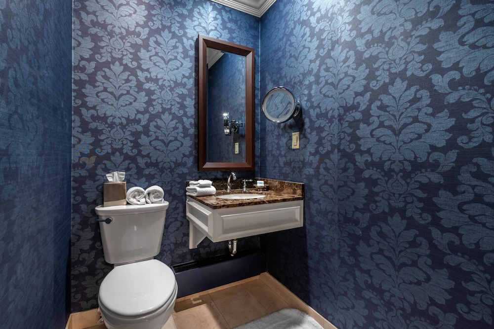 Suite, 1 Bedroom - Photo 11
