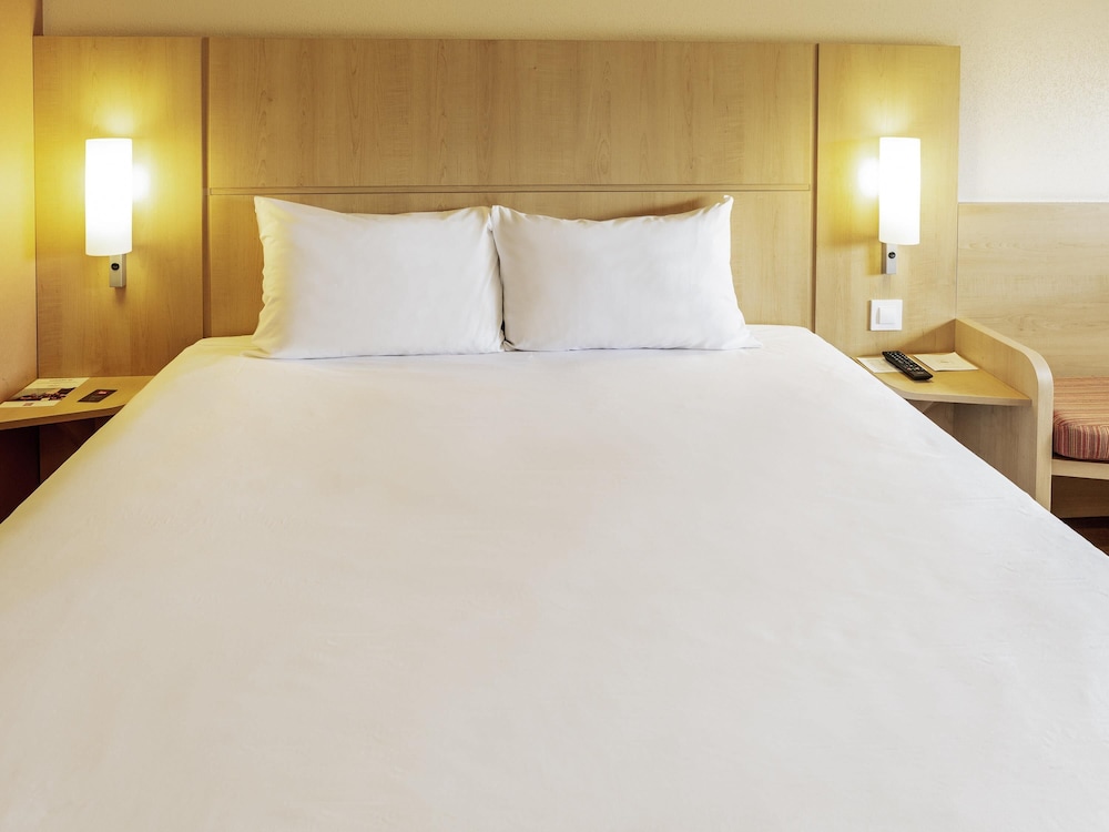 Room - Photo 2