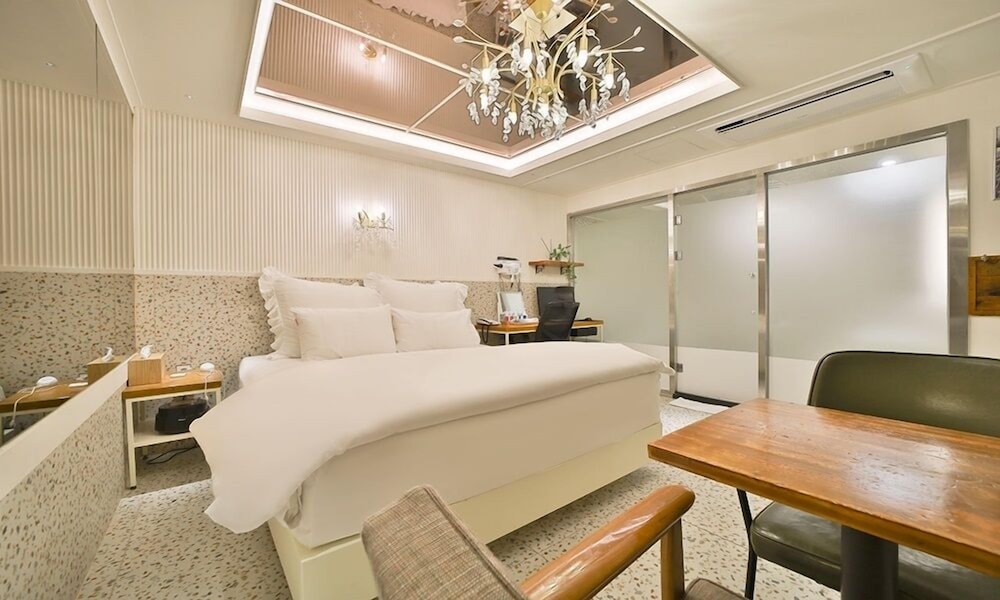 Deluxe Room - Photo 4