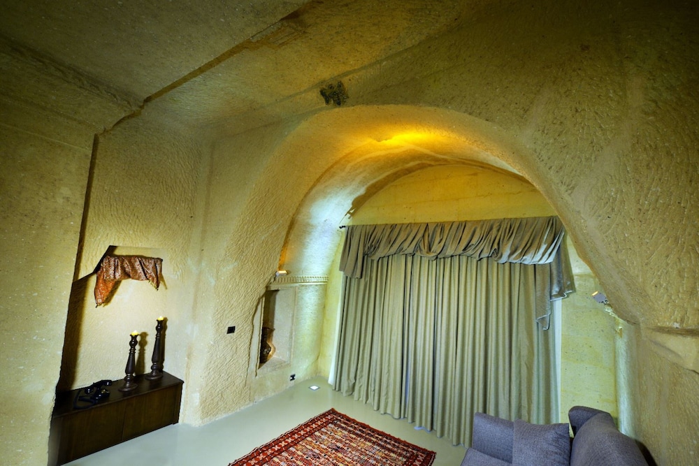Deluxe Room, 1 King Bed photo 2