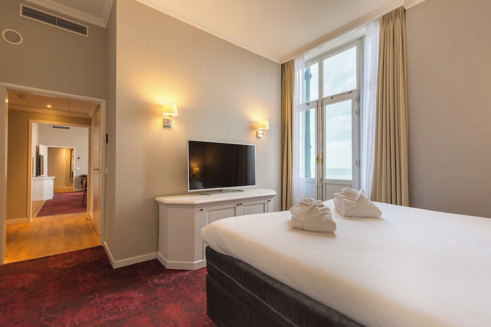 Deluxe Suite, Sea View - Photo 4