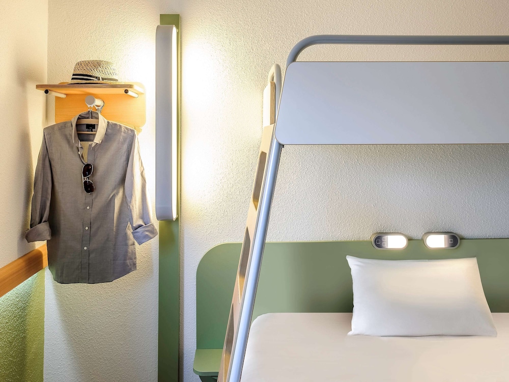 Triple Room, Multiple Beds photo 3