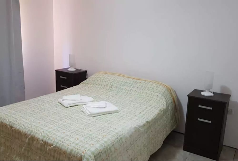 House, 2 Bedrooms photo 1
