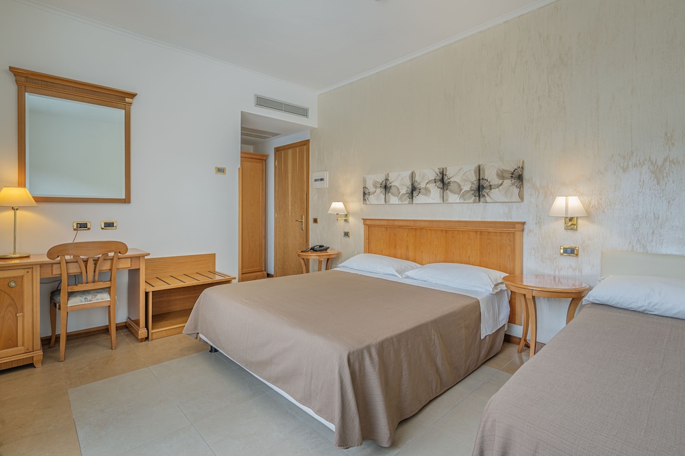 Superior Double or Twin Room, Terrace, Sea View - Photo 7