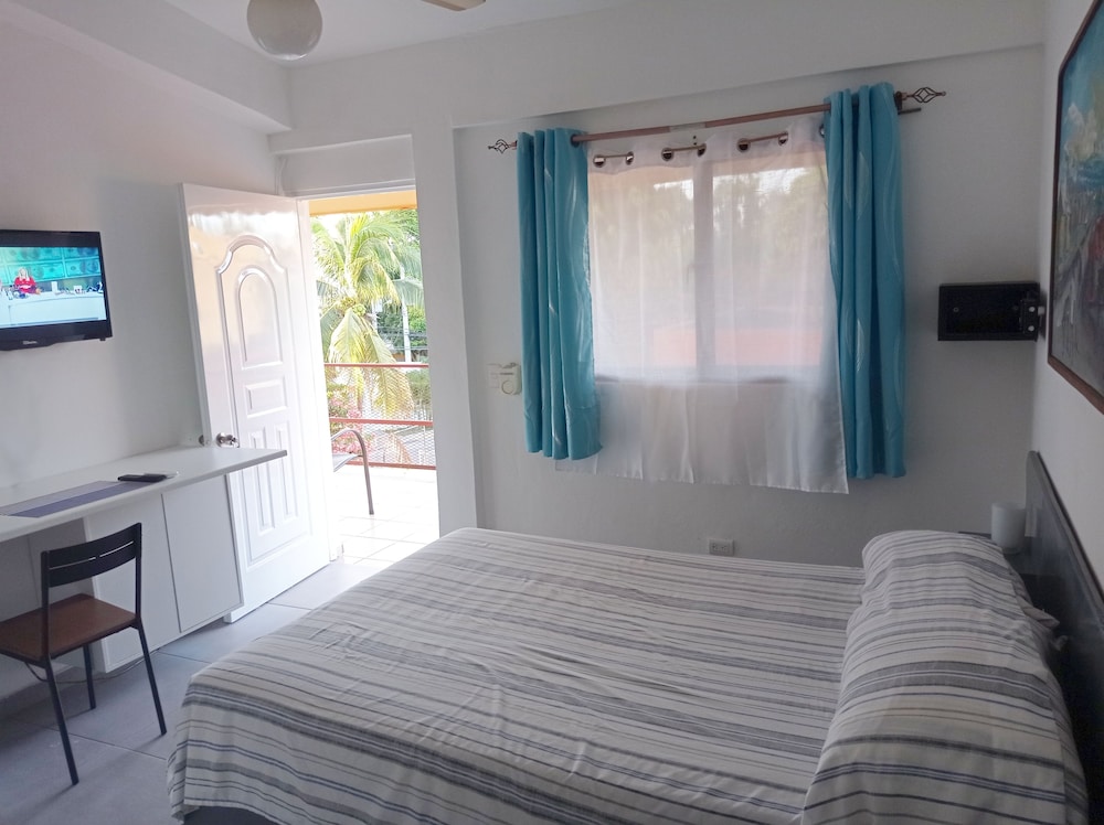 Basic Double Room, 1 Double Bed, City View, Beachside photo 3