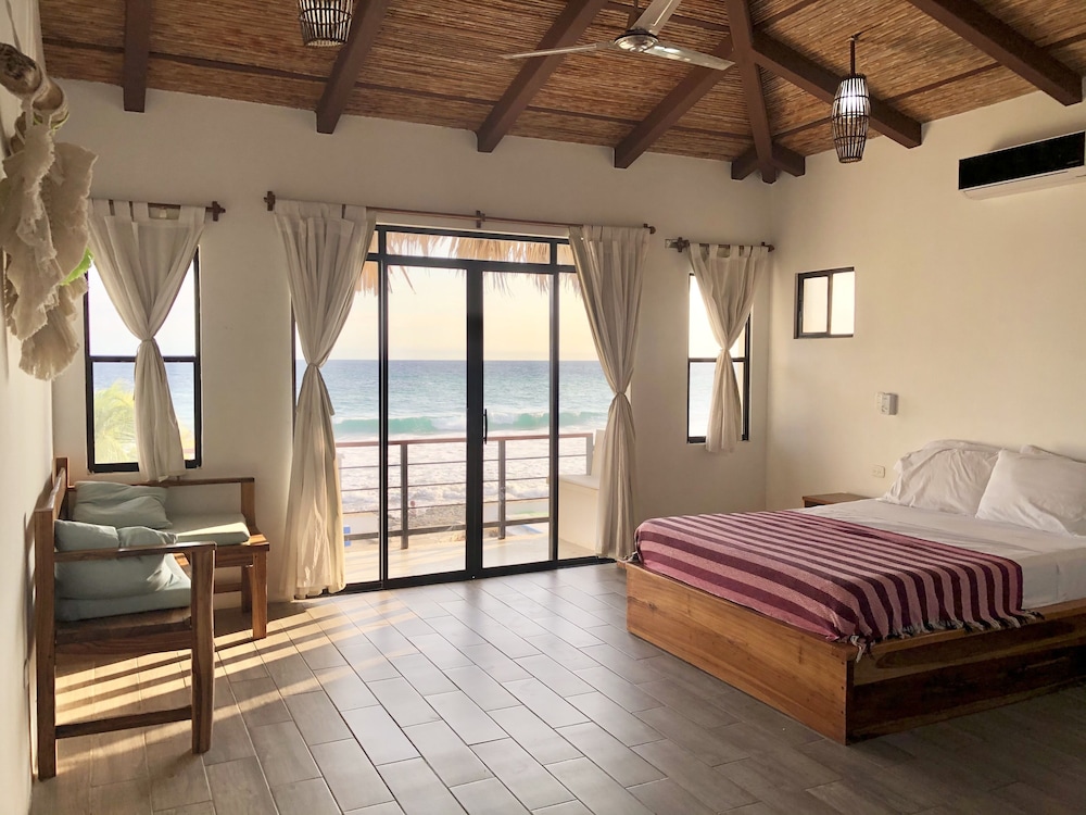 Deluxe Double Room, 1 Queen Bed, Sea View (Room 2) photo 1