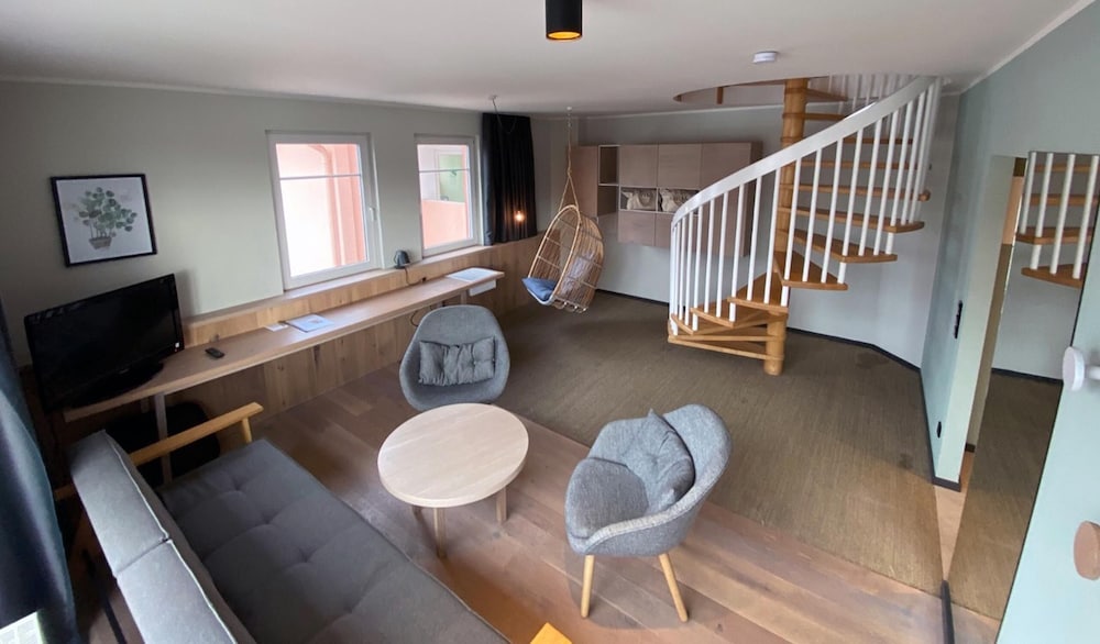 Junior Penthouse, Multiple Beds