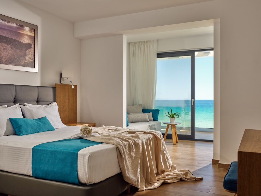 Seaside Suite with Panoramic Sea View photo 2