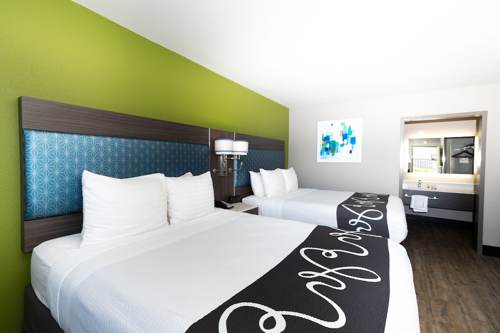 Standard Room, 2 Queen Beds, Accessible, Bathtub - Photo 6