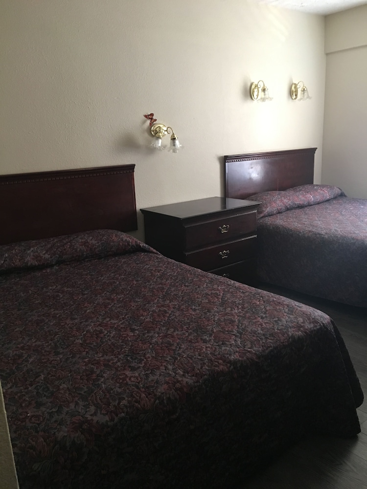 Standard Room, 2 Queen Beds photo 3