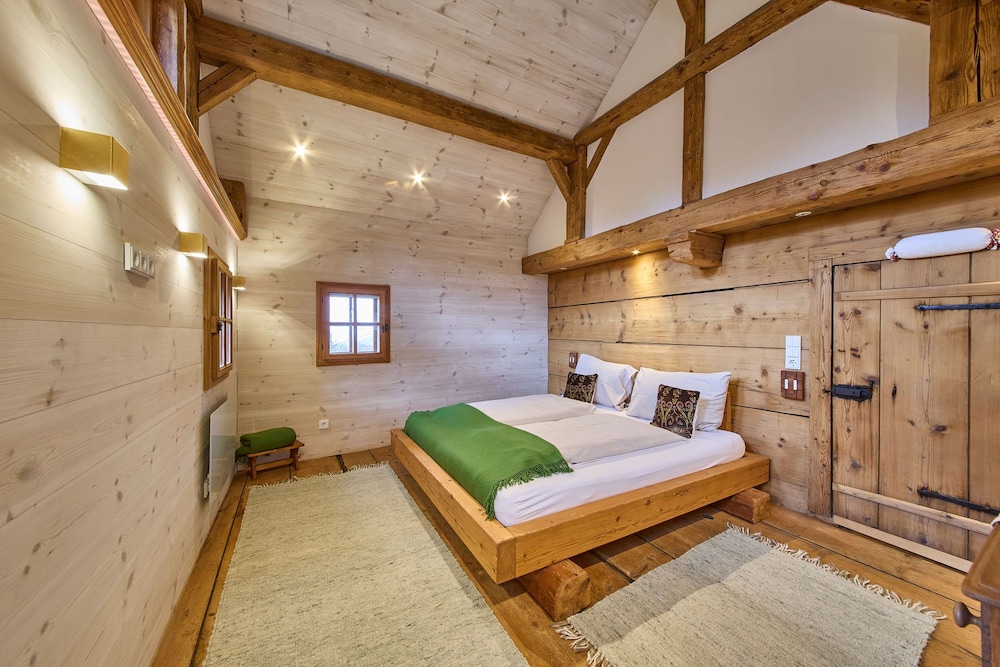 Comfort Chalet, 2 Bedrooms, Mountain View, Garden Area