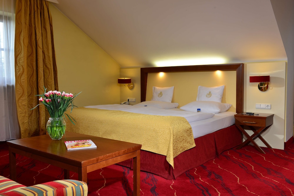 Suite, 1 King Bed, Balcony (Separate Living Room) - Photo 1