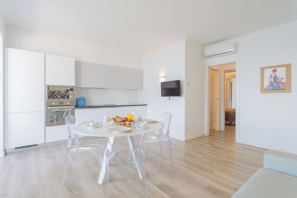 Apartment (Valarin Milano)